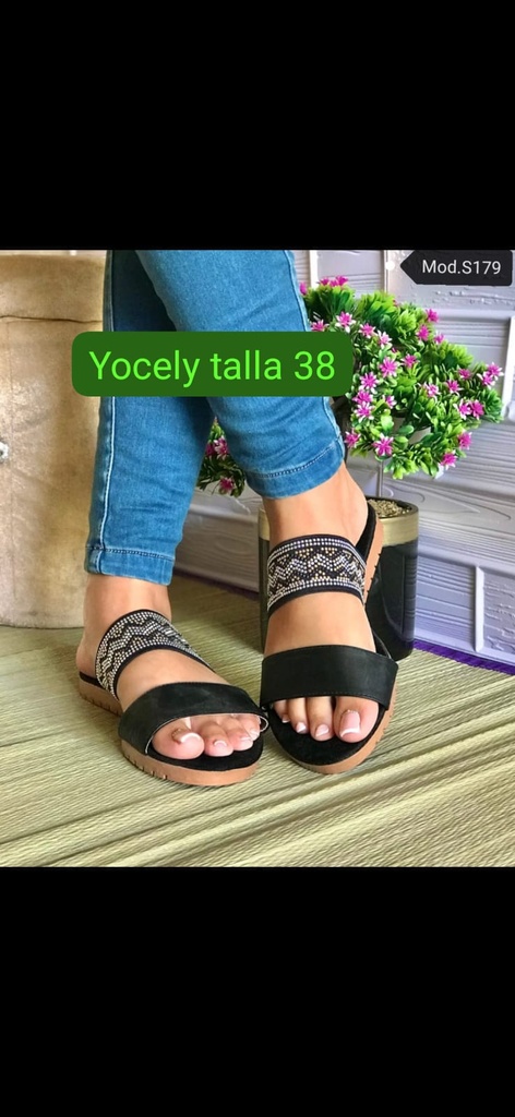 S179 -  Sandalia Básica Plana